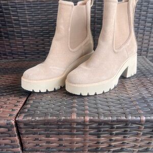 Women’s Chunky Chelsea Boots in Beige